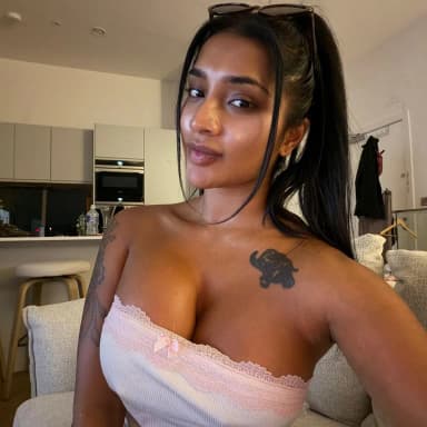 Yasmina Khan