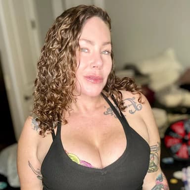 Delovely Curves